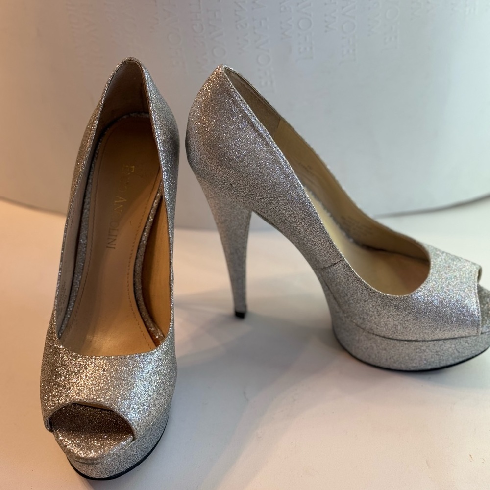 Enzo Anciolini Silver Glittery pumps size 6